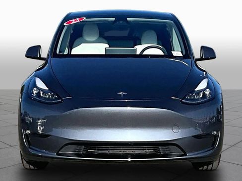 Used 2023 Tesla Model Y Long Range AWD/4WD image 3