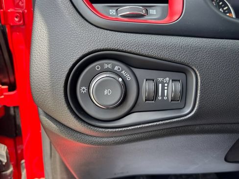 Used 2023 Jeep Renegade Trailhawk AWD/4WD image 31