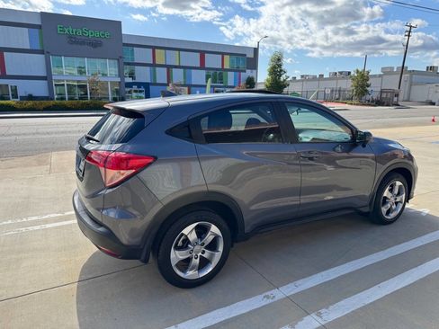 Used 2017 Honda HR-V EX image 4