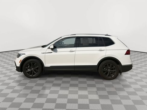 Used 2024 Volkswagen Tiguan SE w/ Panoramic Sunroof Package AWD/4WD image 7