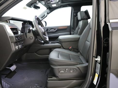 Used 2025 GMC Yukon XL Denali w/ Denali Reserve Package AWD/4WD image 6