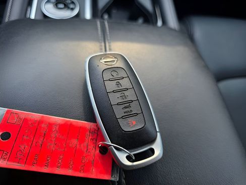 Used 2025 Nissan Pathfinder SL image 28