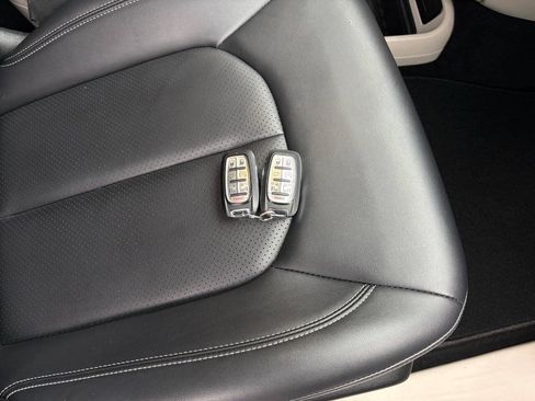Used 2024 Chrysler Pacifica Touring-L FWD image 40