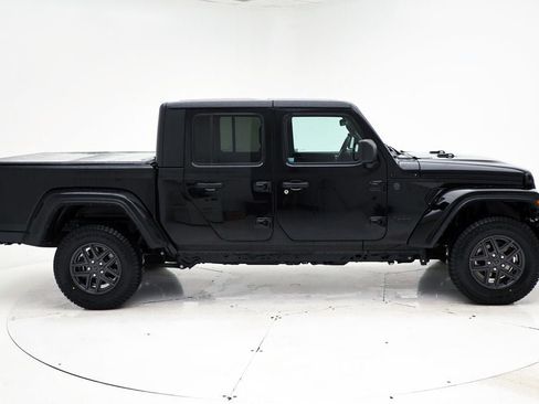 Used 2024 Jeep Gladiator Sport AWD/4WD image 3