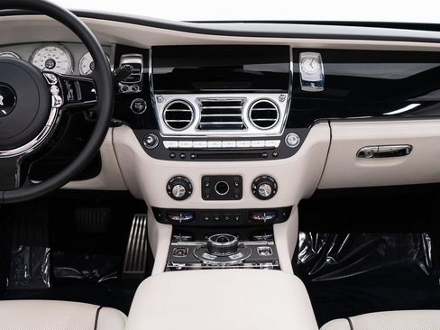 Certified 2018 Rolls-Royce Dawn RWD image 36
