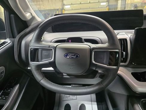 Used 2025 Ford Expedition Active AWD/4WD image 8