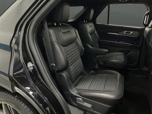 Used 2025 Ford Explorer ST-Line w/ Premium Package image 35
