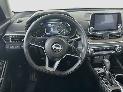 Used 2023 Nissan Altima 2.5 SV FWD image 17
