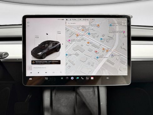 Used 2024 Tesla Model Y Long Range RWD image 8