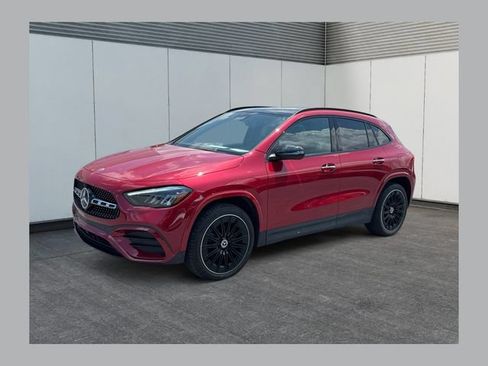 Used 2025 Mercedes-Benz GLA 250 4MATIC image 1