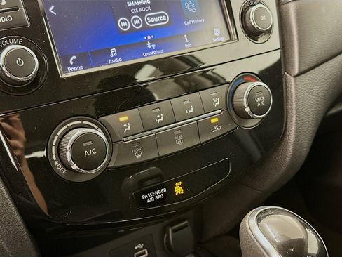 Used 2018 Nissan Rogue S AWD/4WD image 23