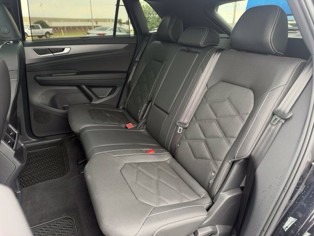 Used 2026 Volkswagen Atlas Cross Sport SE w/ Panoramic Sunroof Package FWD image 21