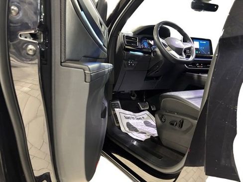 Used 2024 Volkswagen Atlas Cross Sport SEL R-Line image 6