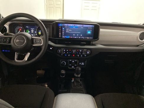 Used 2025 Jeep Wrangler Unlimited Sahara w/ Safety Group AWD/4WD image 12