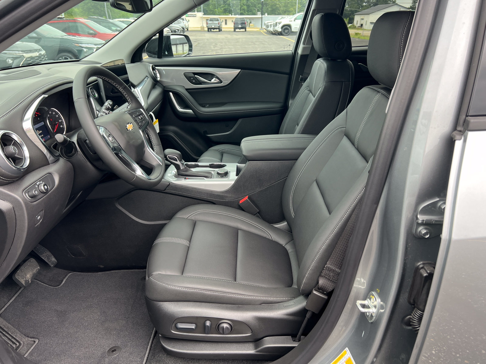 New 2026 Chevrolet Blazer LT w/ Midnight/Sport Edition AWD/4WD image 4