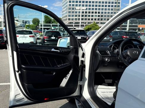 Used 2016 Mercedes-Benz GL 450 4MATIC image 9