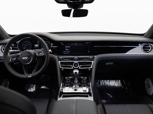 Used 2025 Bentley Flying Spur Plug-In Hybrid image 4