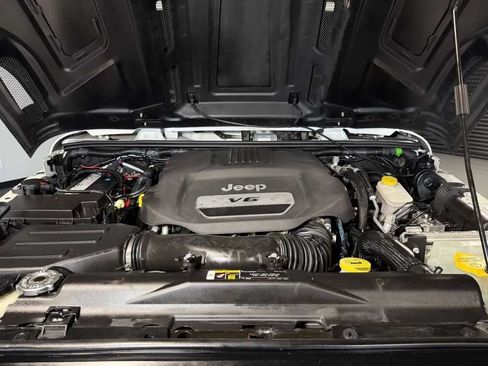 Used 2018 Jeep Wrangler Unlimited Rubicon w/ Connectivity Group AWD/4WD image 8