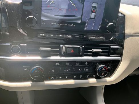 Used 2022 Nissan Pathfinder SL AWD/4WD image 15