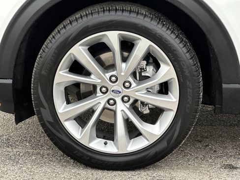 Certified 2022 Ford Explorer Platinum w/ Equipment Group 601A image 28