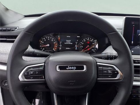 Used 2024 Jeep Compass Latitude AWD/4WD image 14