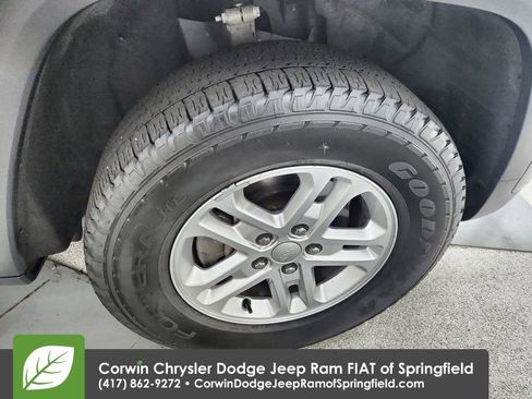 Certified 2023 Jeep Grand Cherokee Laredo image 33