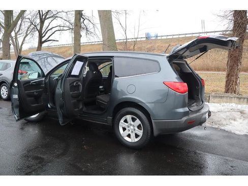 Used 2011 Chevrolet Traverse LT w/ Personal Connectivity Package image 17
