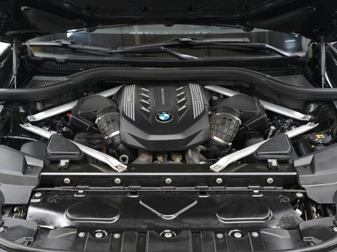 Used 2021 BMW X5 M50i AWD/4WD image 32