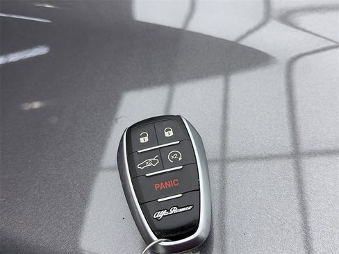 Used 2023 Alfa Romeo Stelvio Ti image 61