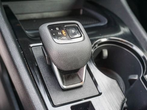 Used 2024 Nissan Rogue S FWD image 23