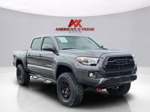 Used 2017 Toyota Tacoma TRD Off-Road w/ Premium & Technology Package AWD/4WD image 7