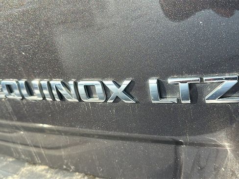 Used 2016 Chevrolet Equinox LTZ w/ Enhanced Convenience Package image 11