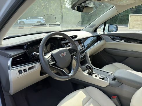 Used 2023 Cadillac XT6 Premium Luxury w/ LPO, Floor Liner Package AWD/4WD image 9