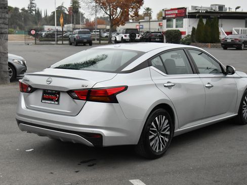 Used 2023 Nissan Altima 2.5 SV image 8