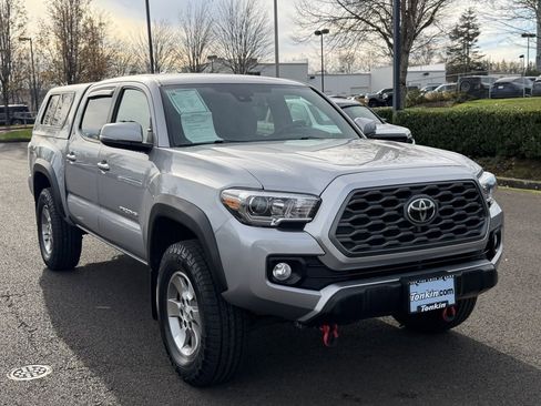 Used 2021 Toyota Tacoma TRD Off-Road image 2
