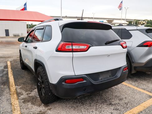 Used 2017 Jeep Cherokee Sport FWD image 9