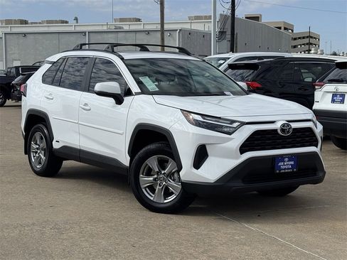 Used 2025 Toyota RAV4 XLE image 2