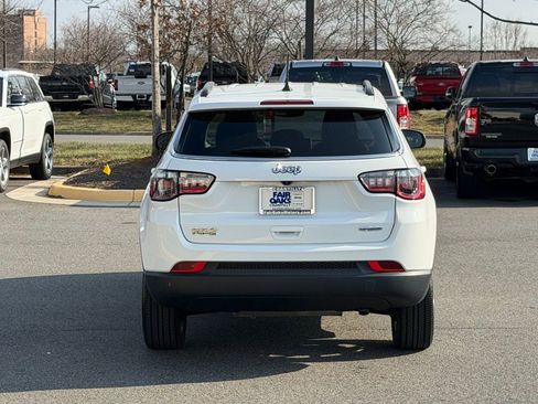 Certified 2022 Jeep Compass Latitude image 8