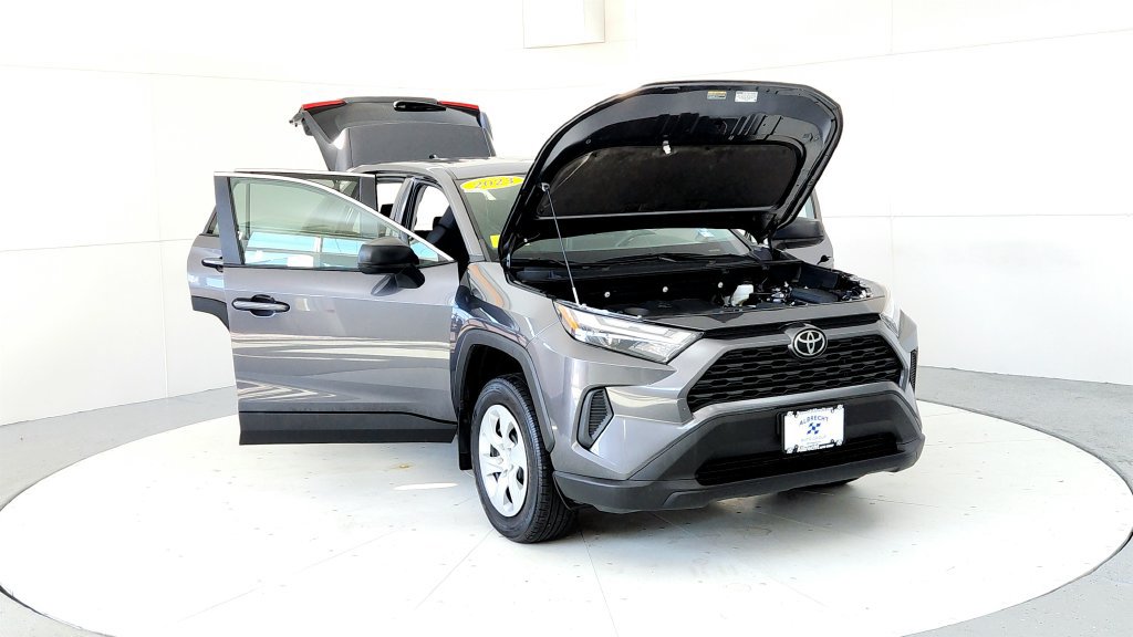 Used 2023 Toyota RAV4 LE AWD/4WD image 9