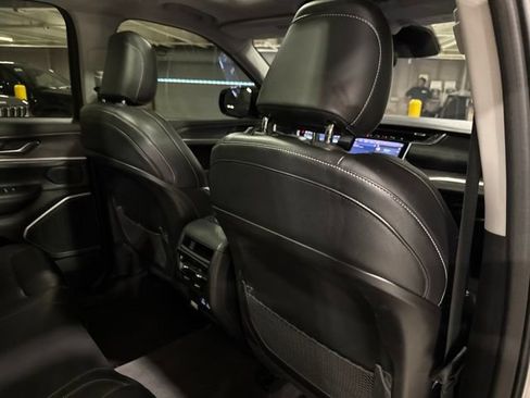 Certified 2022 Jeep Grand Cherokee Limited AWD/4WD image 24