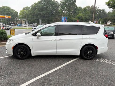 Used 2021 Chrysler Pacifica Touring-L w/ Premium & Safety Sphere Group FWD image 4