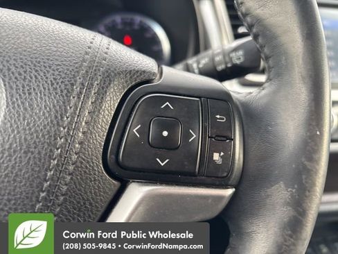 Used 2016 Toyota Highlander XLE image 13