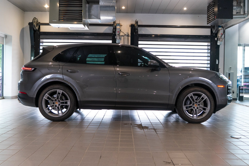 Certified 2025 Porsche Cayenne AWD/4WD image 10