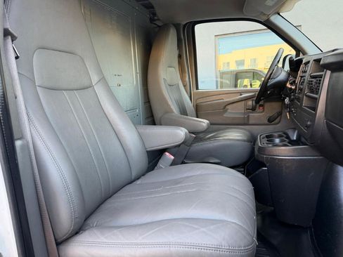 Used 2012 Chevrolet Express 2500 RWD image 20