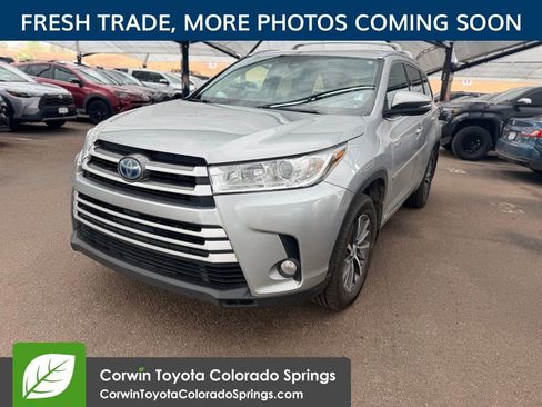 Used 2017 Toyota Highlander XLE AWD/4WD image 3