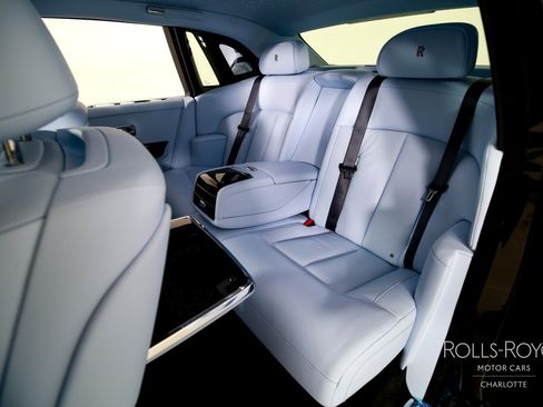 New 2027 Rolls-Royce Phantom Sedan RWD image 19
