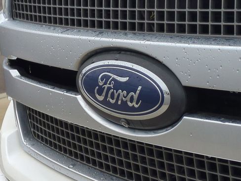 Used 2018 Ford F150 Platinum w/ Technology Package image 12