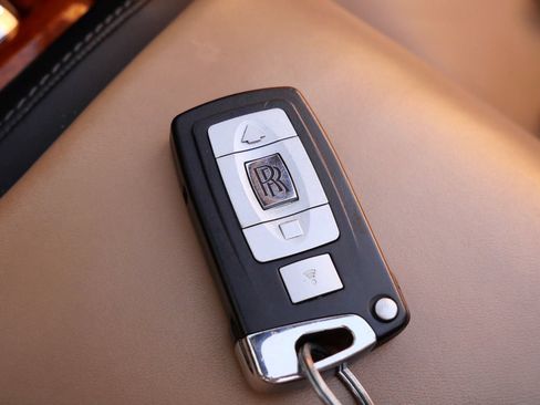 Used 2013 Rolls-Royce Phantom Drophead Coupe RWD image 15