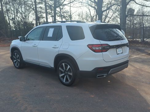 Certified 2023 Honda Pilot Touring image 7
