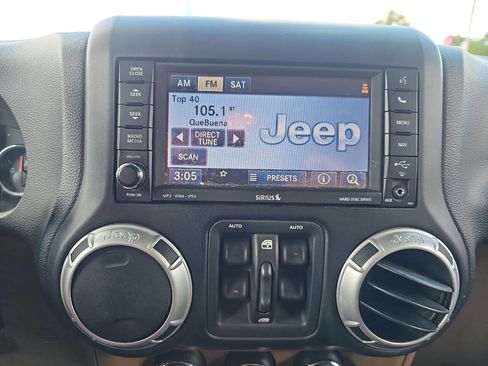 Used 2012 Jeep Wrangler Unlimited Sahara w/ Dual Top Group image 26